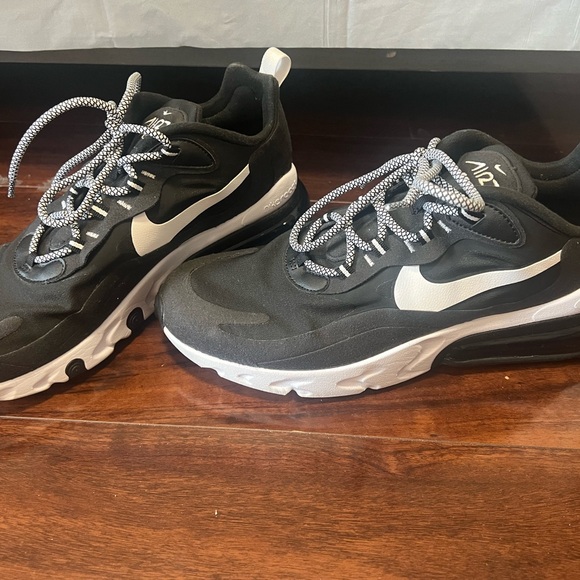 Nike AirMax 270 React Black/White - Picture 3 of 11